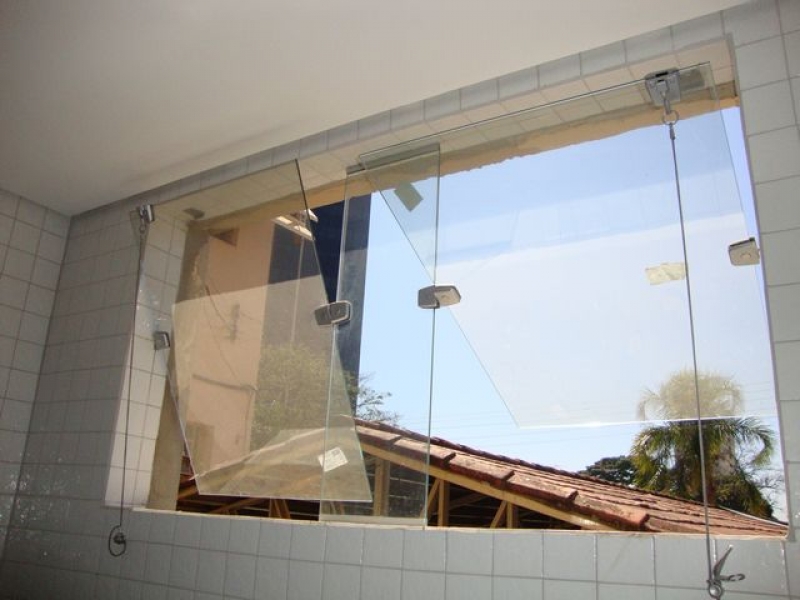 Janela Temperados janela-pivotante-incolor-8mm Alfa Aluminio Inox