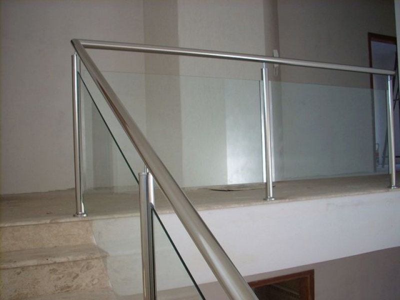Inox corrimao-e-guarda-corpo-com-vidro Alfa Aluminio Inox