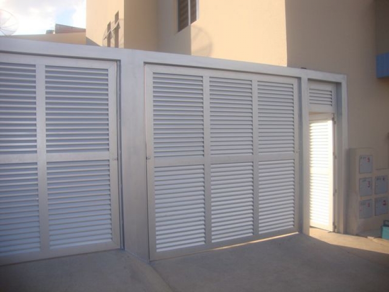 Portões de Aluminio portao-e-veneziana-basculante Alfa Aluminio Inox